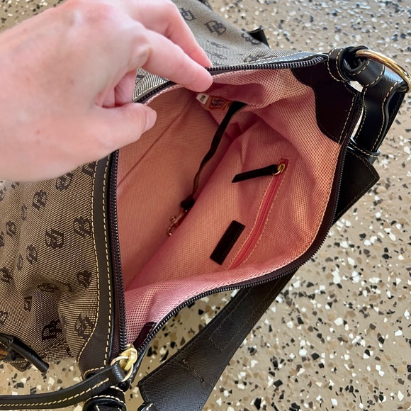 Vintage Dooney & Bourke Logo Pattern Handbag - Picture 4 of 6